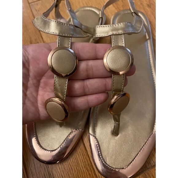Women's Gold T Strap Sandals casual with Circular Accents and Rubber Soles sz 42 - Picture 2 of 5